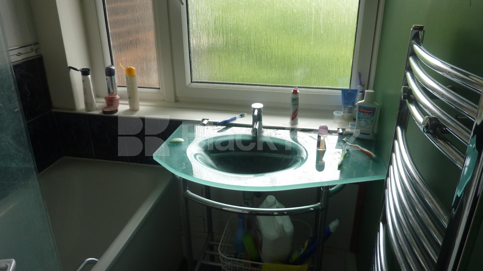 			GOOD FOR 3 SHARERS!, 2 Bedroom, 1 bath, 1 reception Flat			 Maitland Park Villas, CHALK FARM